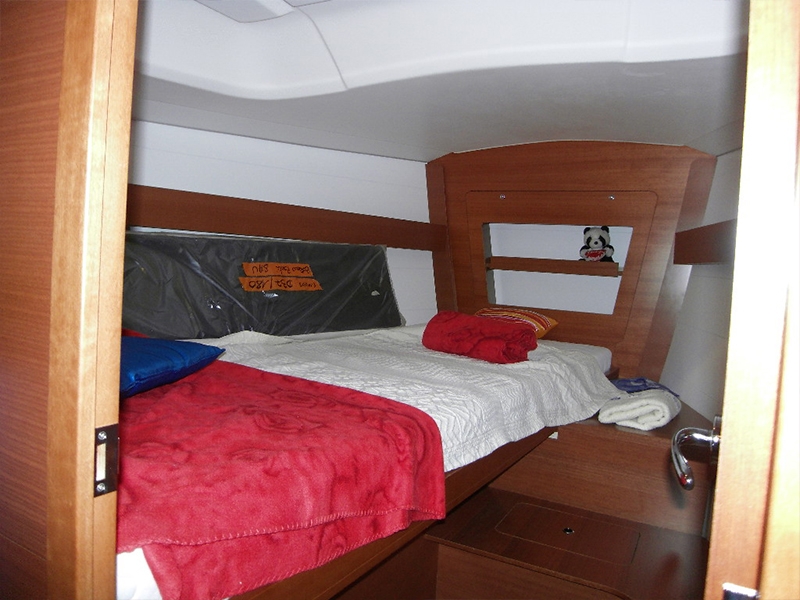 Dufour 375 Caretta Charteryacht in Kroatien von Trend Travel Yachting Bugkabine